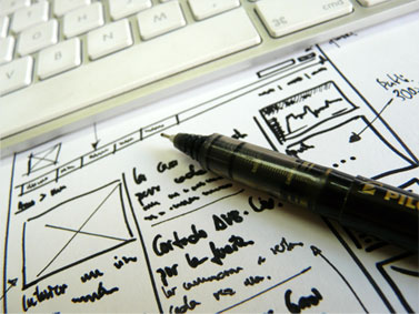 Wireframe con un bolígrafo y teclado